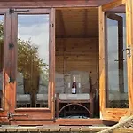 4 Bed In Raw Oc-c30341 Vakantiehuis