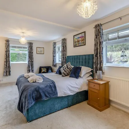 Holiday home 4 Bed In Raw Oc-c30341 *