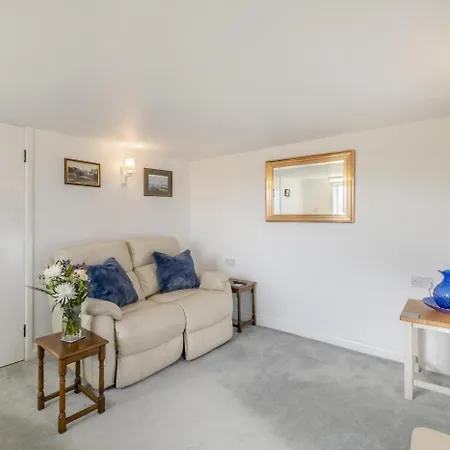 4 Bed In Raw Oc-c30341 Hawsker