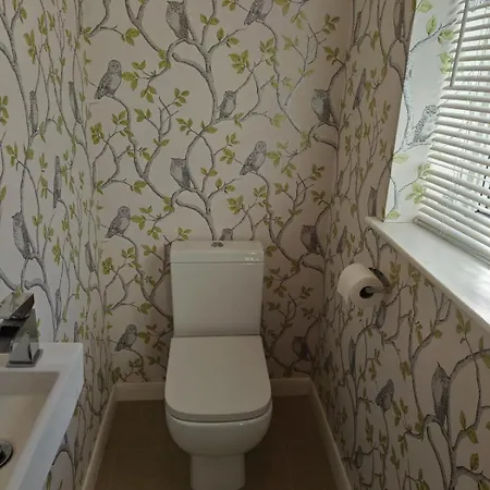 4 Bed In Raw Oc-c30341 Holiday home