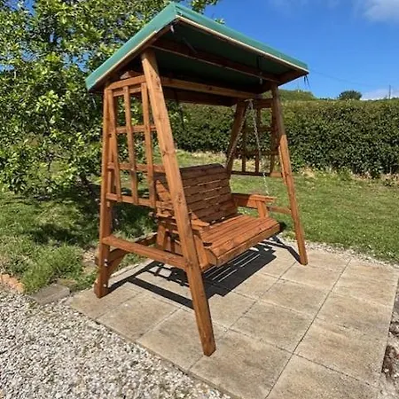 Holiday home 4 Bed In Raw Oc-c30341 *