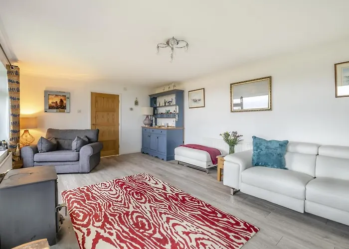 4 Bed In Raw Oc-c30341 Holiday home