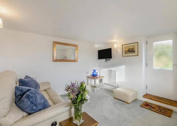 4 Bed In Raw Oc-c30341 Holiday home