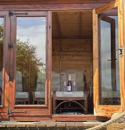 4 Bed In Raw Oc-c30341 Holiday home